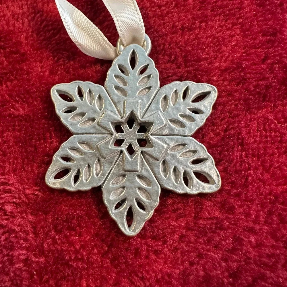 Silver Tone‎ Metal Snowflake Christmas Ornament Filigree Star Winter Holiday 2